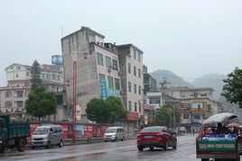 广西 楼歪歪 历经数月倾斜最终倒塌